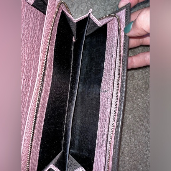 GUCCI TAUPE / BALLET PINK SWING LEATHER CONTINENTAL WALLET - Picture 9 of 15